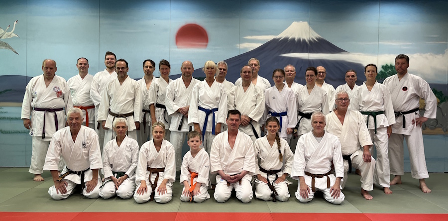 250830 Gruppe 1 0900x0444